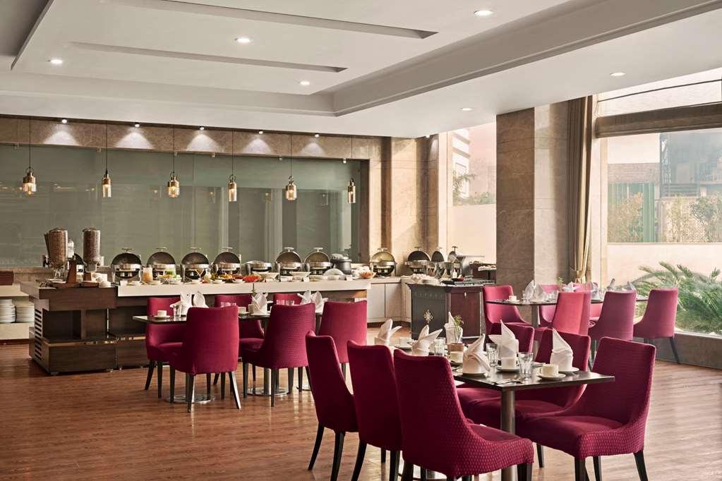 Hotel Ramada By Wyndham New Delhi Pitampura Restauracja zdjęcie