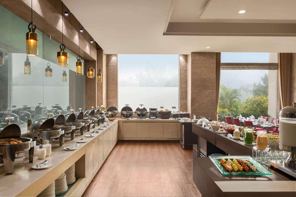 Hotel Ramada By Wyndham New Delhi Pitampura Restauracja zdjęcie