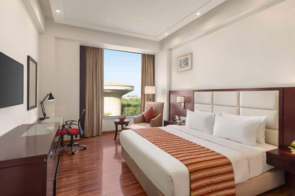 Hotel Ramada By Wyndham New Delhi Pitampura Pokój zdjęcie