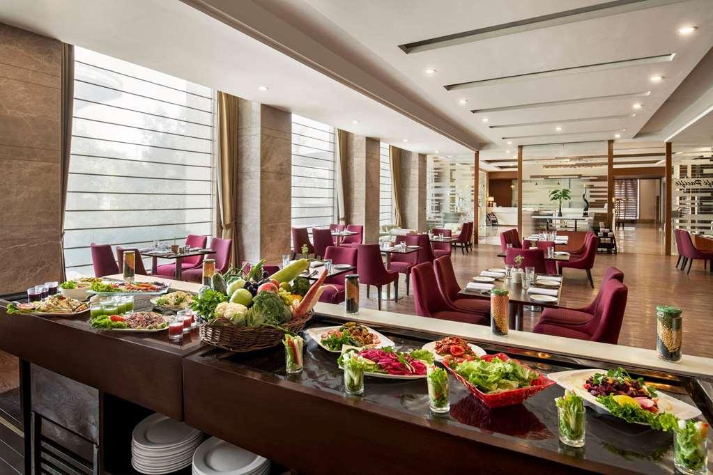 Hotel Ramada By Wyndham New Delhi Pitampura Restauracja zdjęcie