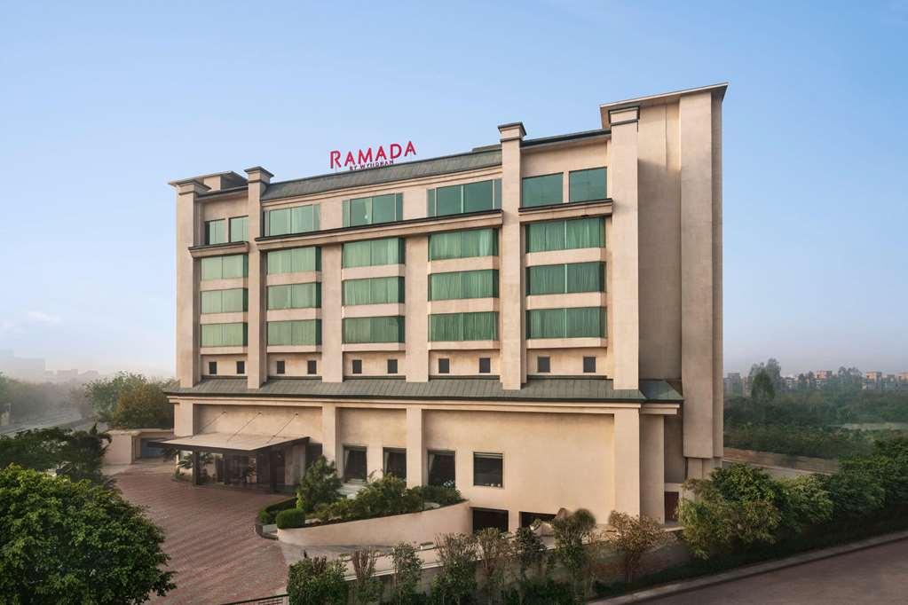 Hotel Ramada By Wyndham New Delhi Pitampura Zewnętrze zdjęcie