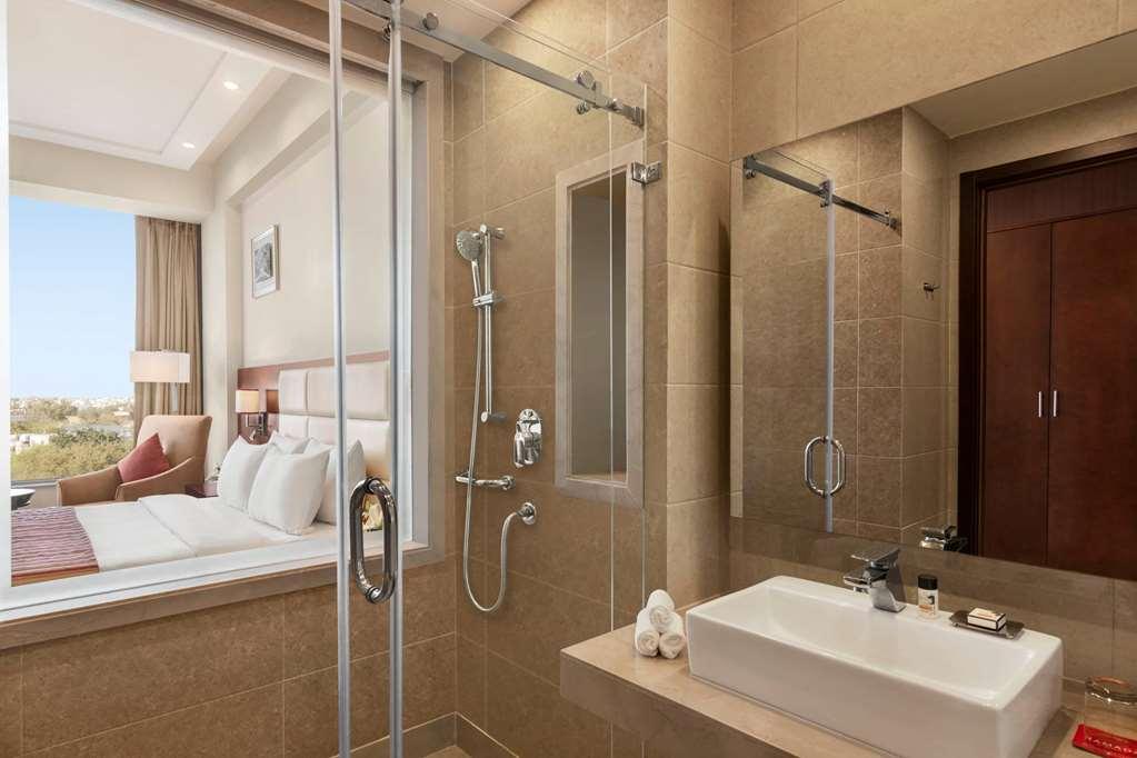 Hotel Ramada By Wyndham New Delhi Pitampura Zewnętrze zdjęcie