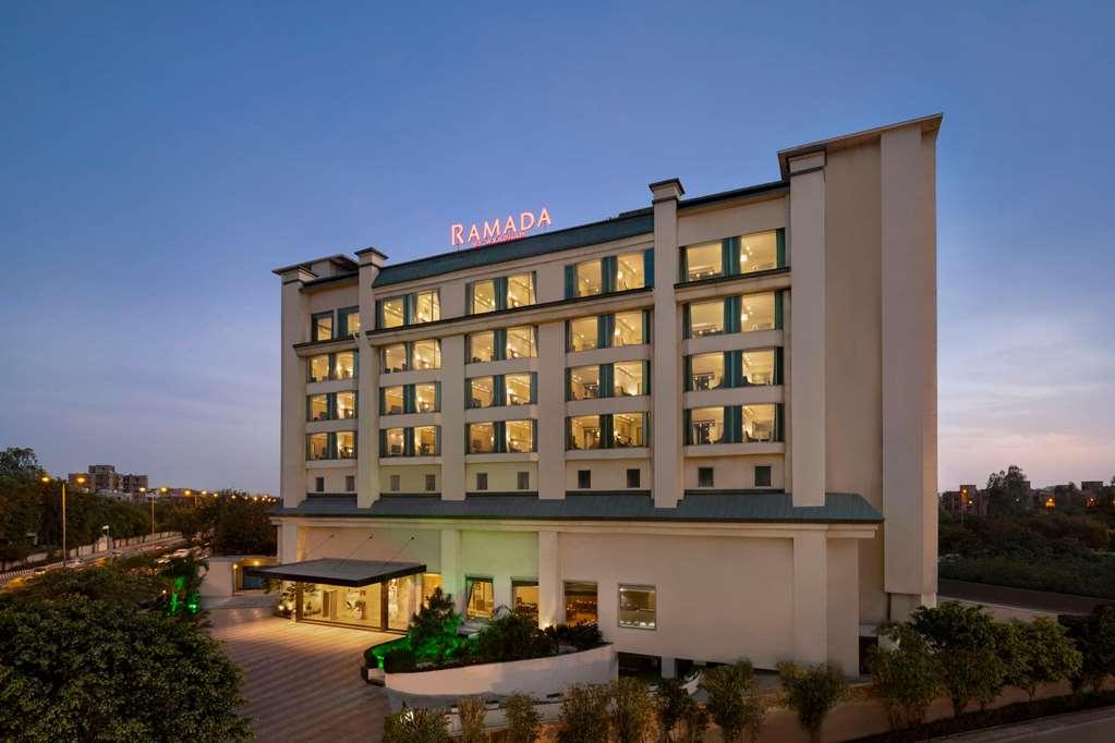 Hotel Ramada By Wyndham New Delhi Pitampura Zewnętrze zdjęcie