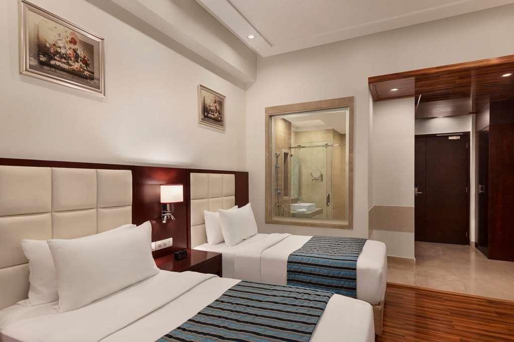 Hotel Ramada By Wyndham New Delhi Pitampura Pokój zdjęcie